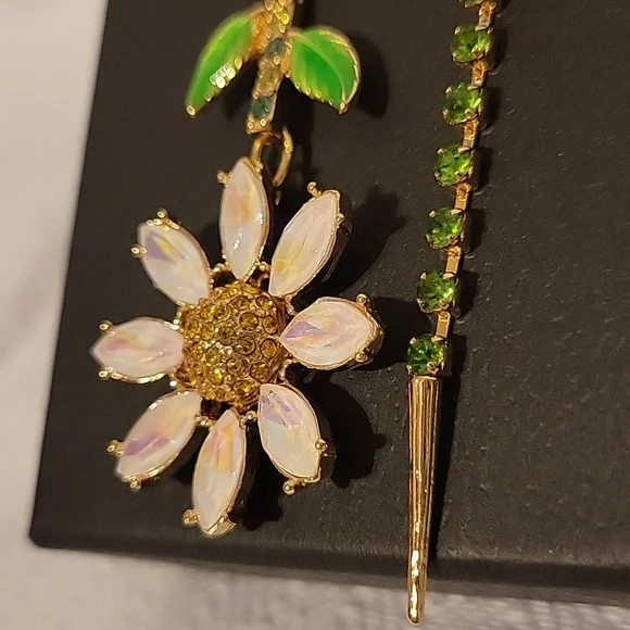NEW Betsey Johnson Daisy Flower Gold Iridescent Crystal Dangling Earrings - Picture 6 of 6